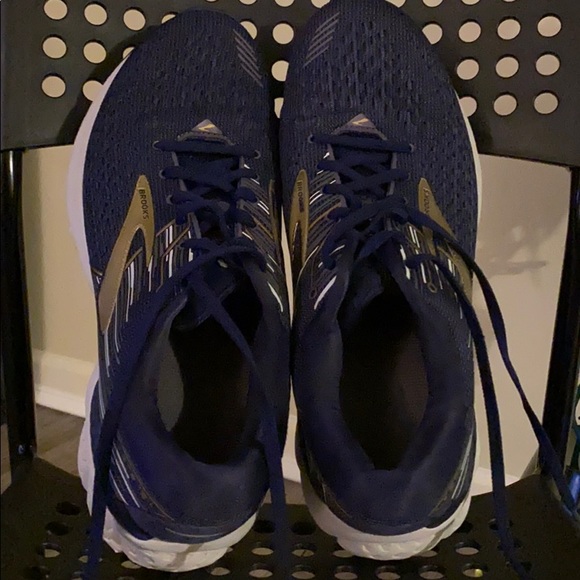 brooks men's adrenaline gts 19 running shoes